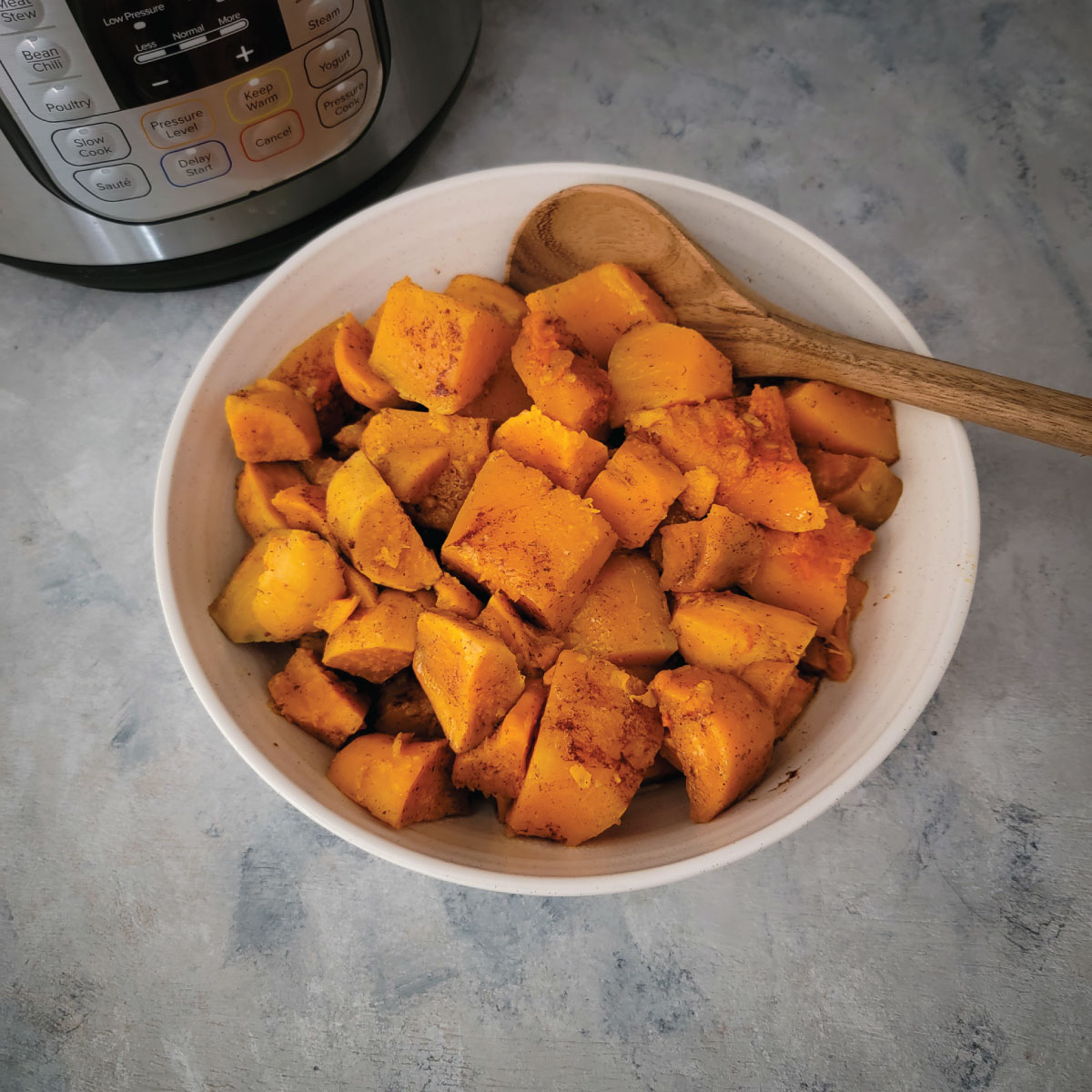 Cooked sweet potatoes and butternut squash with cinnamon and nutmeg in a bowl ready to be served.