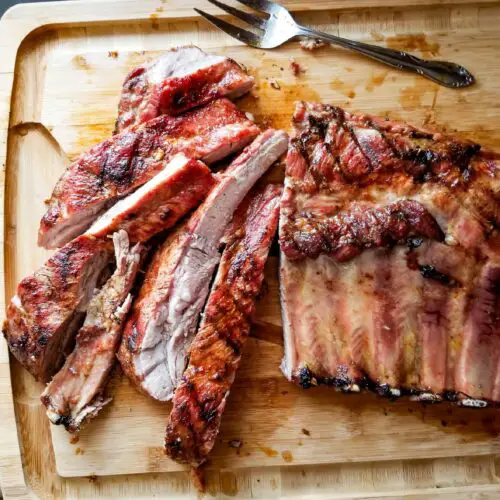 grilled pork ribs ready to be served.
