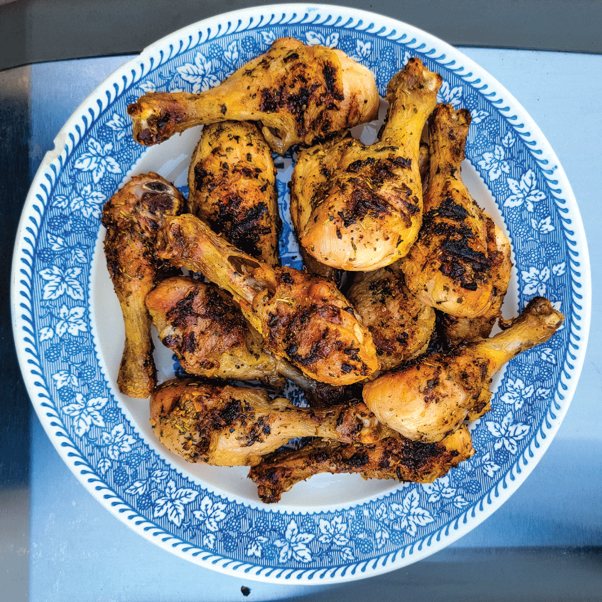 Chicken legs on a plate to be served after being grilled